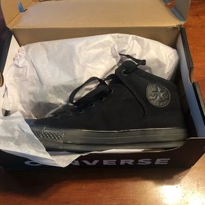 NEW!! NEVER WORN Converse canvas black 7.5m 9.5w